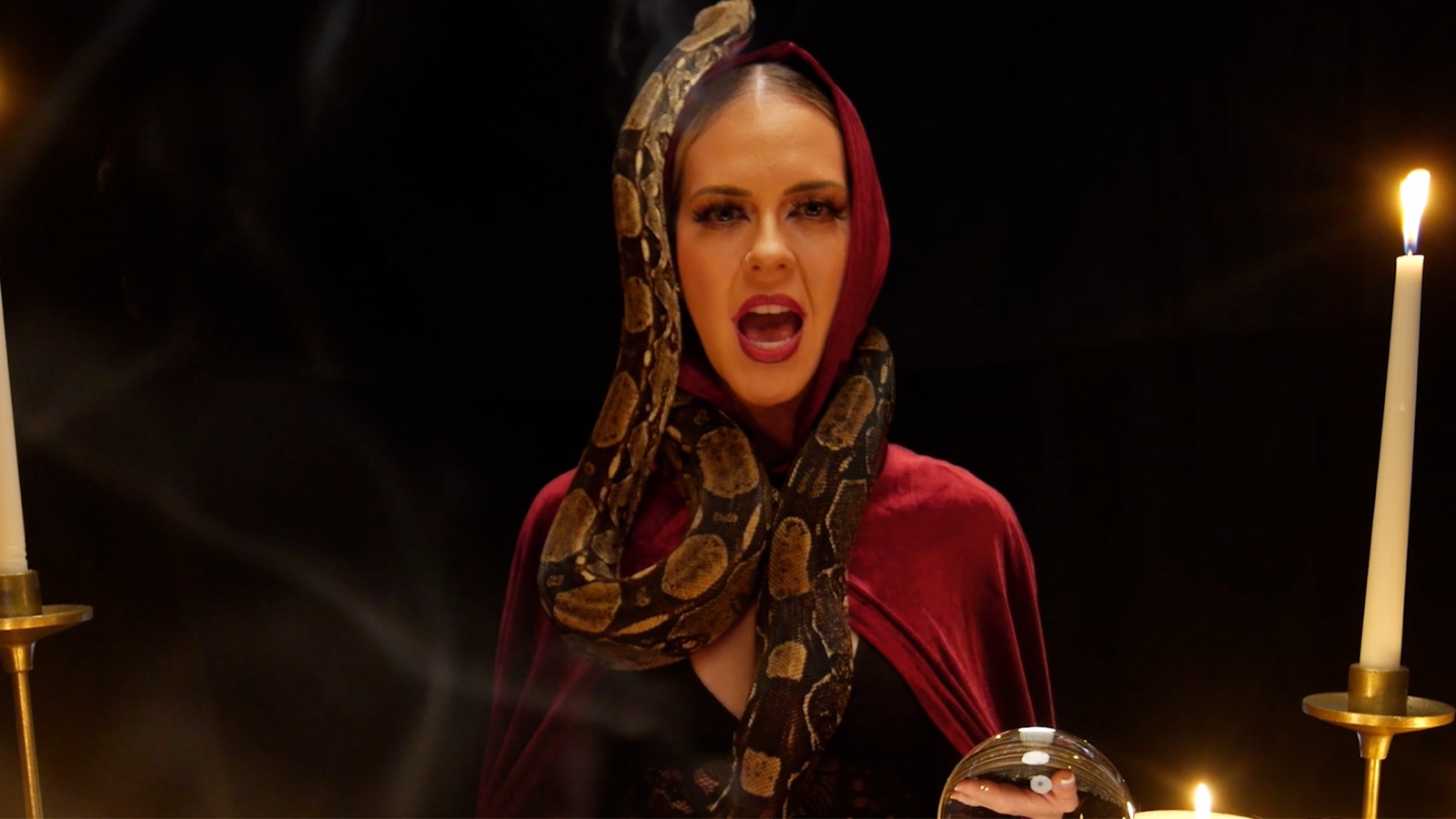 Video — Mie — Freakshow